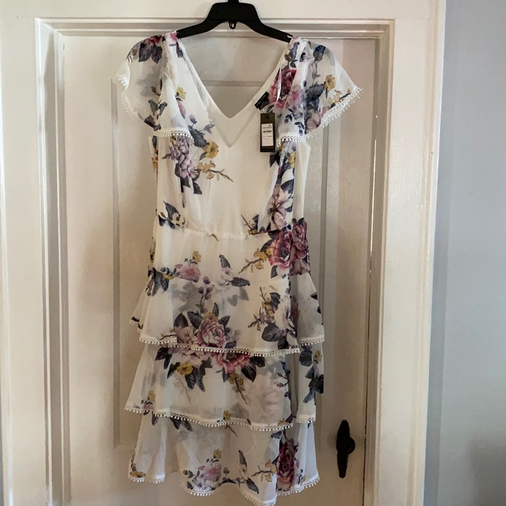 Adorable Tiered floral mini dress- city chic